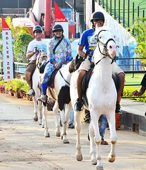 Horse Trot at Della